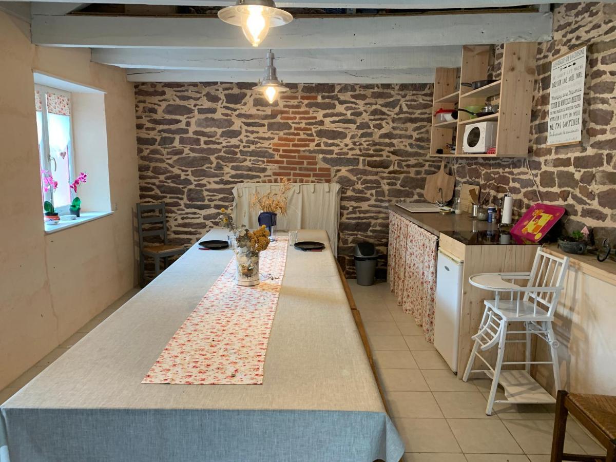 Les Bouyeres Bed & Breakfast Saint-Malon-sur-Mel Екстериор снимка