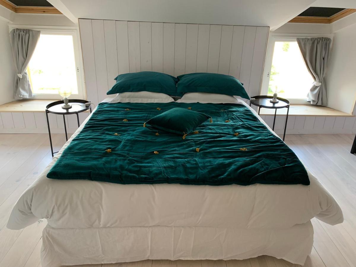 Les Bouyeres Bed & Breakfast Saint-Malon-sur-Mel Екстериор снимка