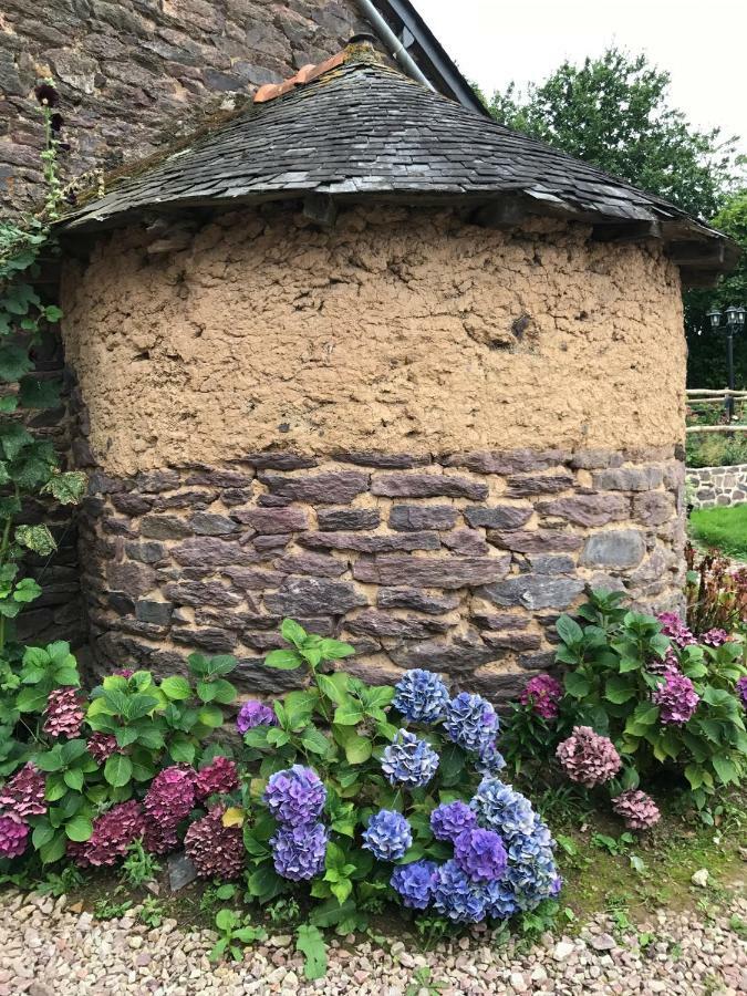 Les Bouyeres Bed & Breakfast Saint-Malon-sur-Mel Екстериор снимка