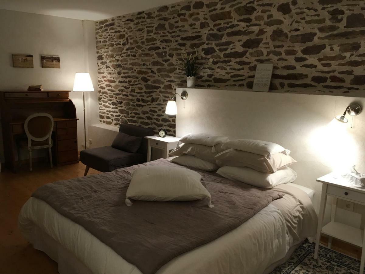 Les Bouyeres Bed & Breakfast Saint-Malon-sur-Mel Екстериор снимка