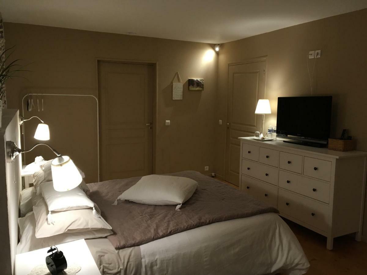 Les Bouyeres Bed & Breakfast Saint-Malon-sur-Mel Екстериор снимка